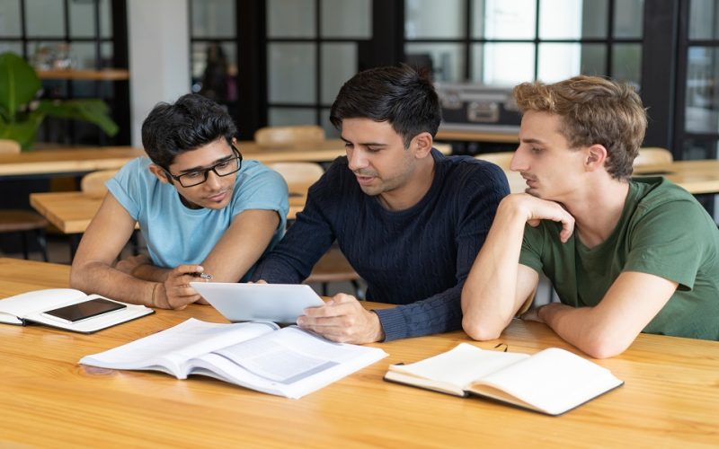 Mentor training students of business school